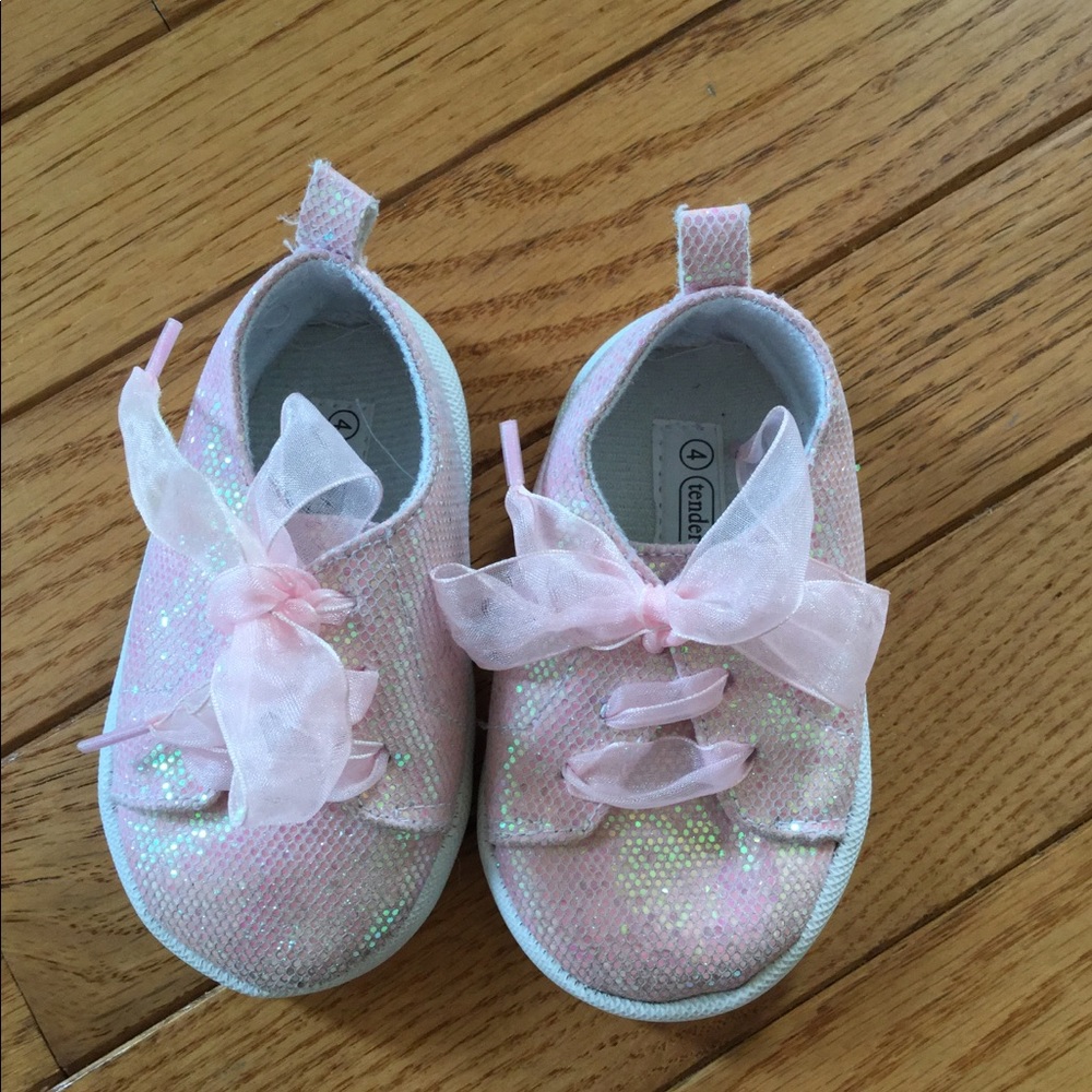 Girls size 4 pink glitter crib sneakers